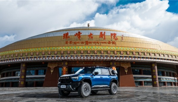 从铺装公路到世界之巅：华为乾崑智驾拓展出辅助驾驶“最后一公里”