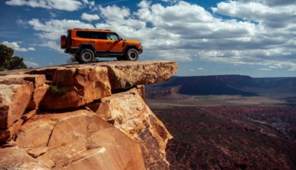 文化出海向：东方越野对话世界 纵横G700亮相摩押60周年