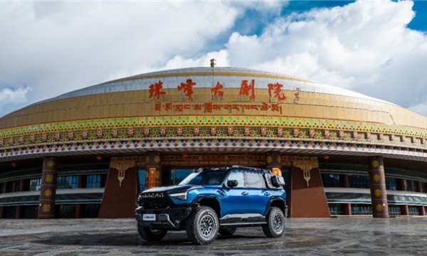 从铺装公路到世界之巅：华为乾崑智驾拓展出辅助驾驶“最后一公里”