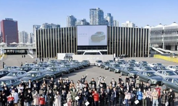 又是烧油的新能源SUV，华为信用背书开始排队交付